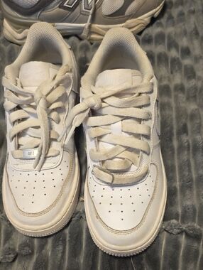 Nike Kids White Low-Top Sneakers with Cream Accents